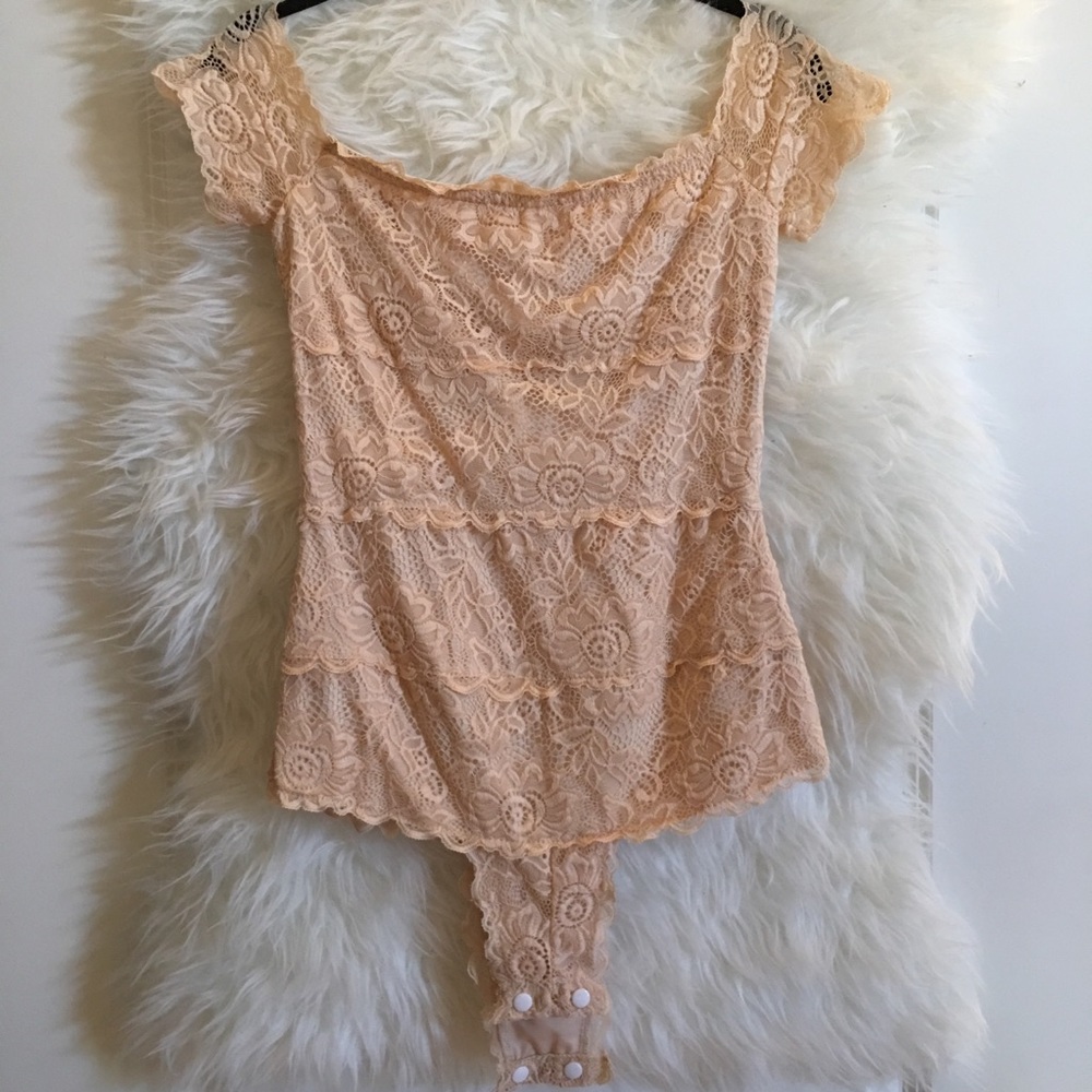 Peach Lace Snap-Bottom Bodysuit, Small *NEW